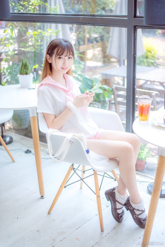 “对了，江东最近可有消息传来？”诸葛亮想了想，抬头看向马良。